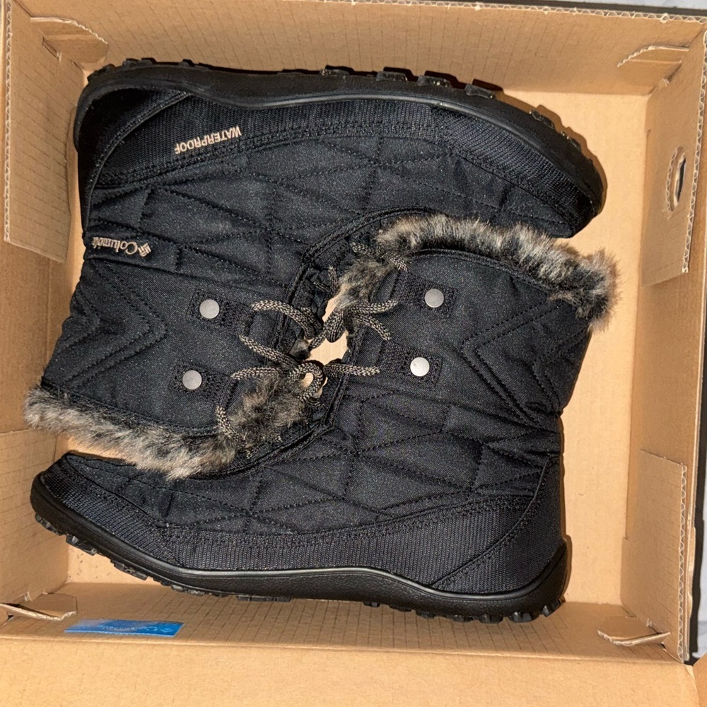 Columbia Quilted Black Boots with Faux Fur